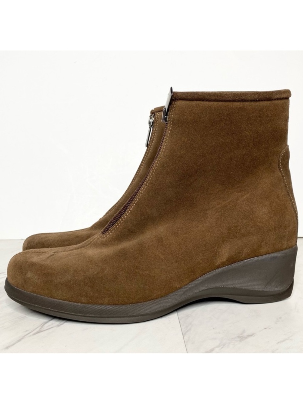 La Canadienne Shiane Brown Front Zip Bootie 8M